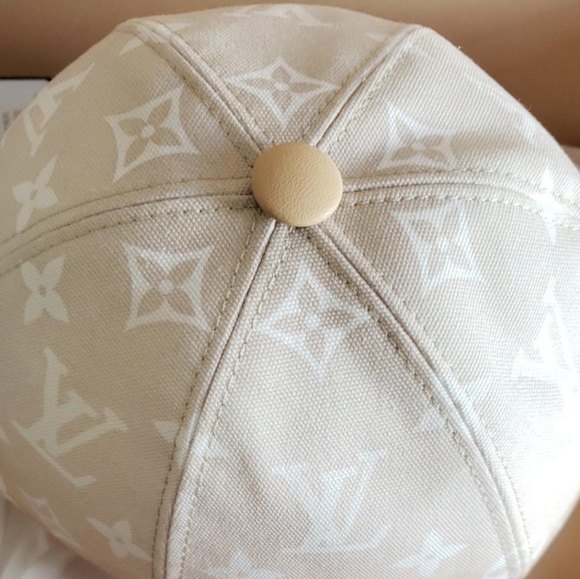 By Pool Monogram Gradient Cap Mist Gray Creme Med main image 8